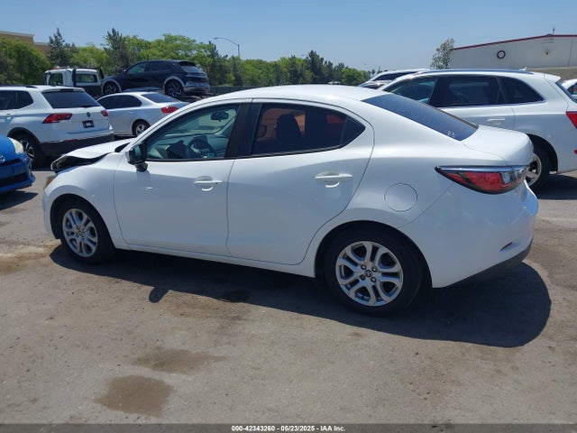 3MYDLBYV6HY173075 Toyota YARIS IA