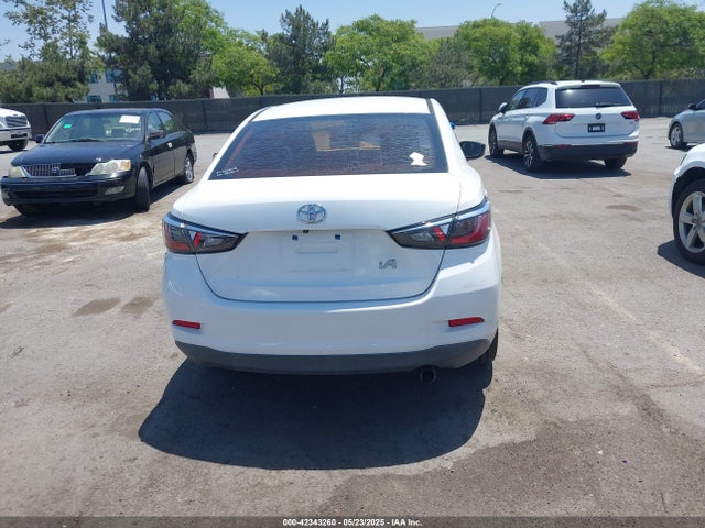 3MYDLBYV6HY173075 Toyota YARIS IA