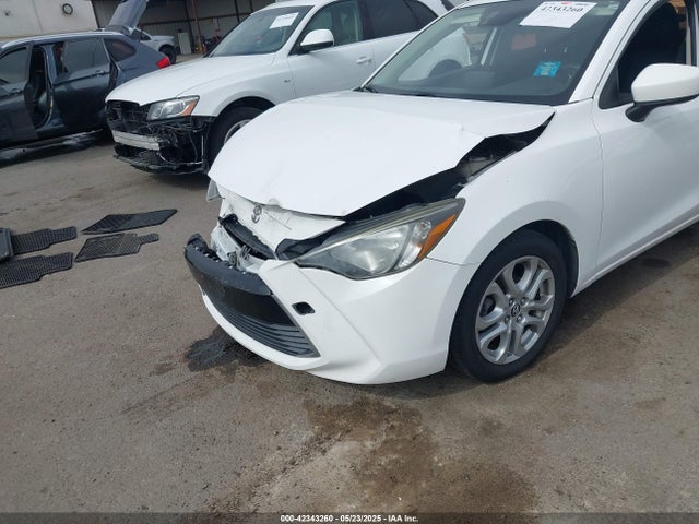 3MYDLBYV6HY173075 Toyota YARIS IA