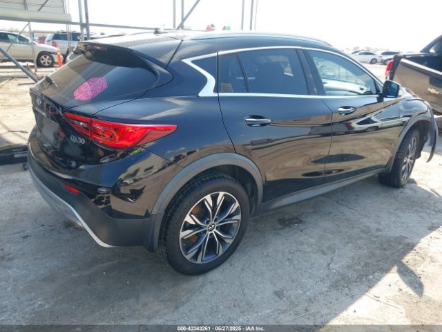 2017 INFINITI QX30 SJKCH5CR5HA038047 Photo 3