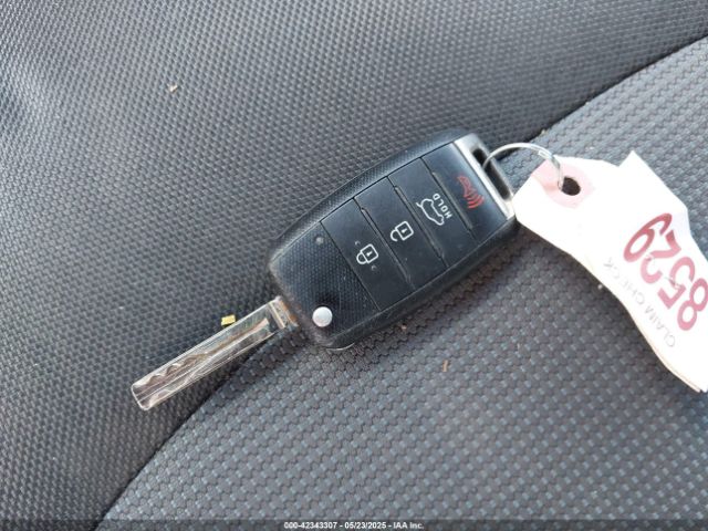 KNDPB3AC7F7677114 KIA Sportage Lx