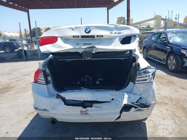 BMW 320i 2015 WBA3B1C52FK139593 Image 16