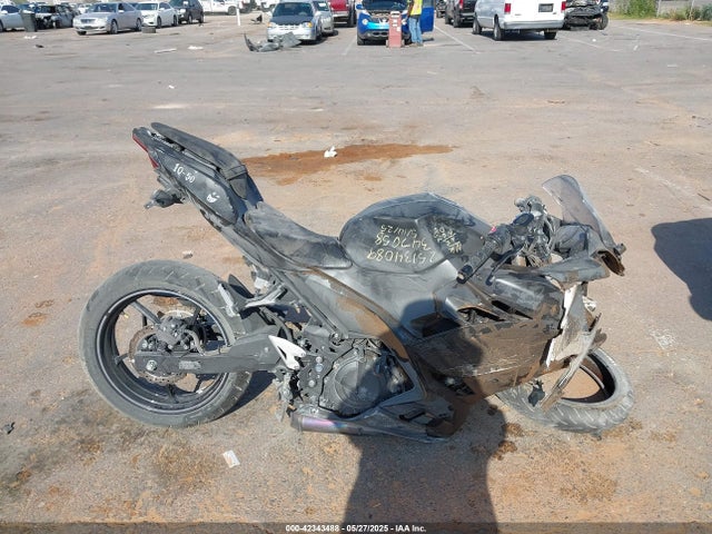 JKAEXKG14PDAL8813 Kawasaki Ninja 400