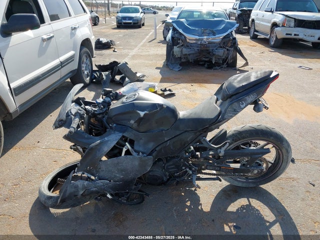 JKAEXKG14PDAL8813 Kawasaki Ninja 400