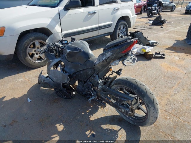 JKAEXKG14PDAL8813 Kawasaki Ninja 400