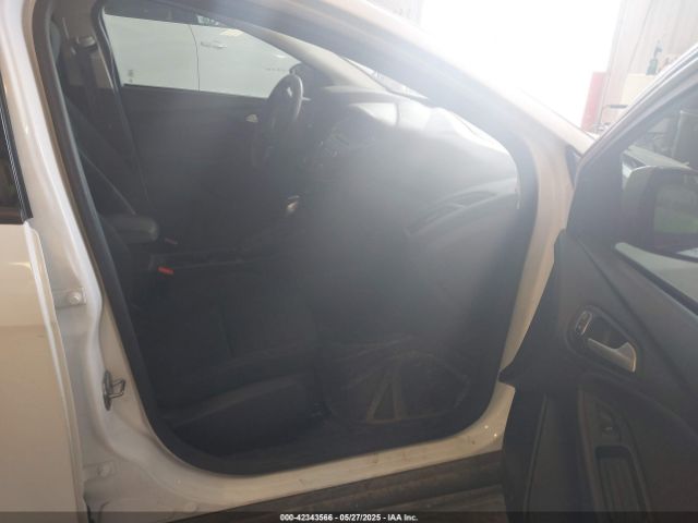 1FADP3K20FL288709 Ford FOCUS SE