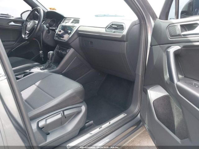 3VV3B7AX1MM020886 Volkswagen Tiguan