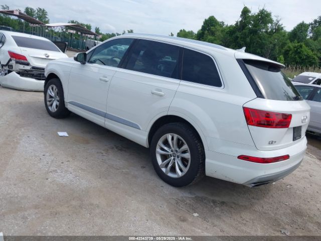 2017 AUDI Q7 WA1LHAF7XHD048636 Photo 2
