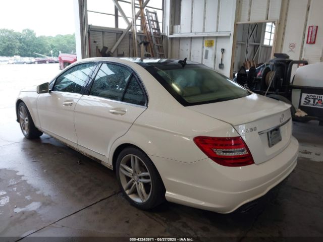 2013 MERCEDES-BENZ C 250 WDDGF4HBXDA839380 Photo 2