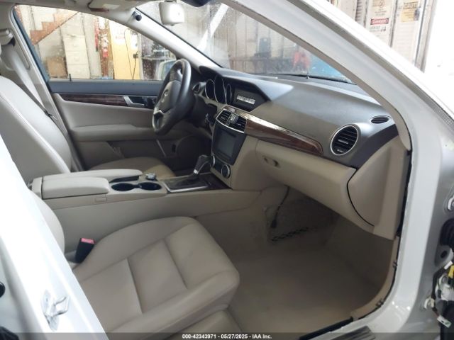 2013 MERCEDES-BENZ C 250 WDDGF4HBXDA839380 Photo 4