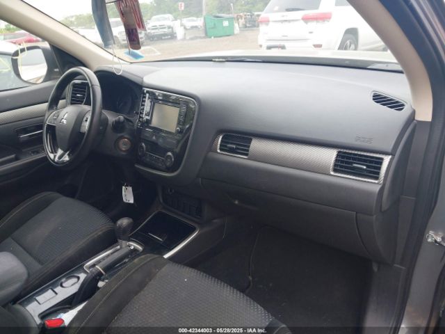 JA4AD2A35HZ050004 Mitsubishi Outlander Es