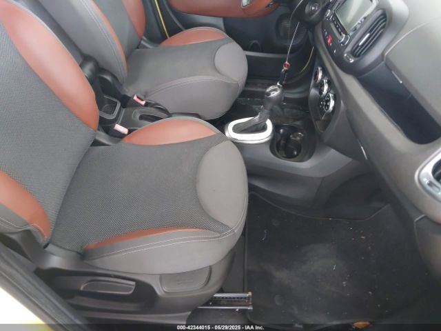 2014 FIAT 500L ZFBCFADH8EZ023601 Photo 4
