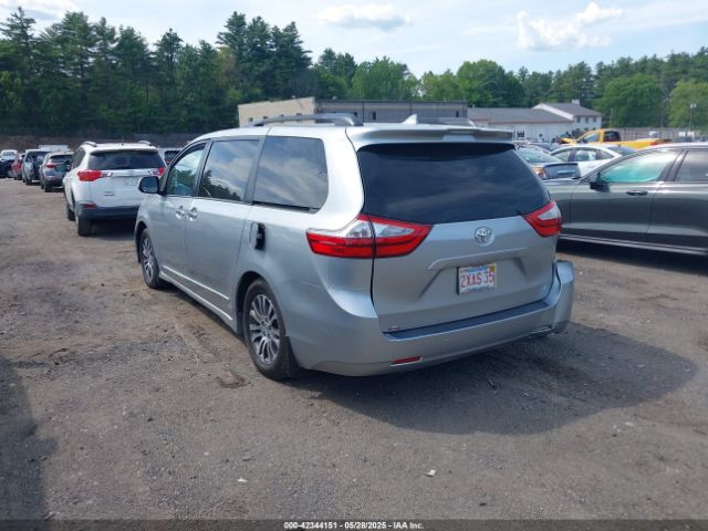2019 TOYOTA SIENNA 5TDYZ3DC8KS003906 Photo 2