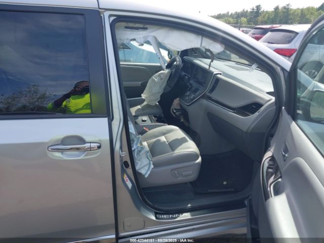2019 TOYOTA SIENNA 5TDYZ3DC8KS003906 Photo 4