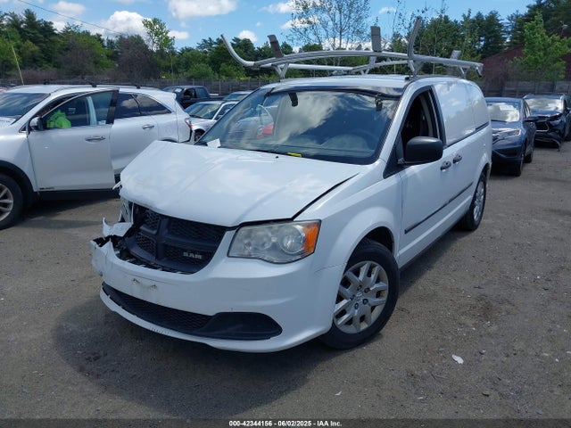 RAM Cargo Van 2014 2C4JRGAG3ER389955 Image 2