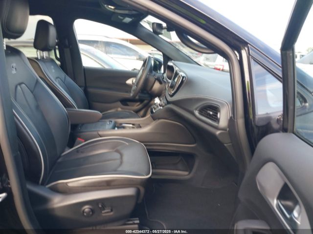 2025 CHRYSLER PACIFICA 2C4RC1GG3SR509449 Photo 4