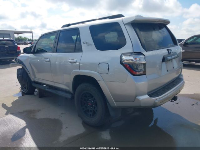 2021 TOYOTA 4RUNNER JTEPU5JR2M5889613 Photo 2