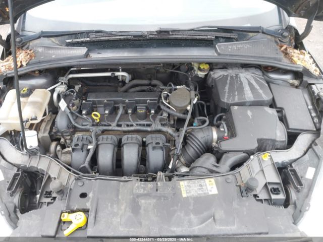 1FADP3K20FL379012 Ford FOCUS SE