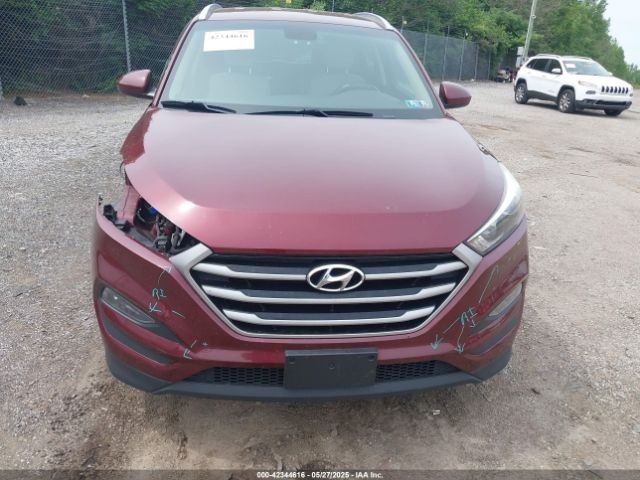 KM8J33A44HU444366 Hyundai TUCSON SE