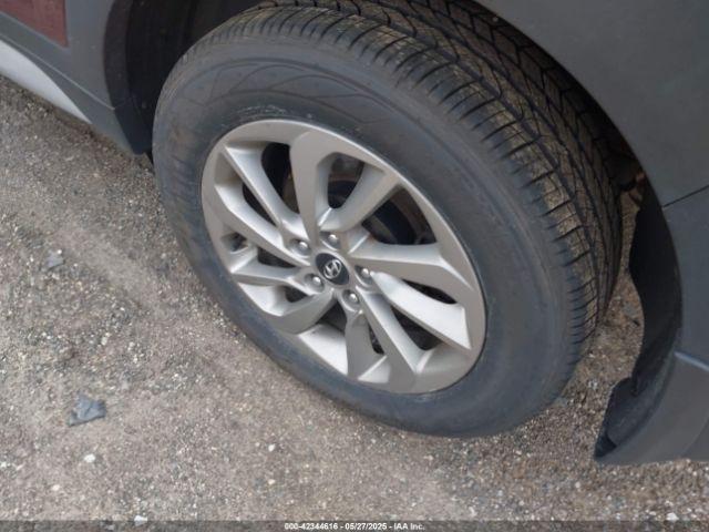 KM8J33A44HU444366 Hyundai TUCSON SE