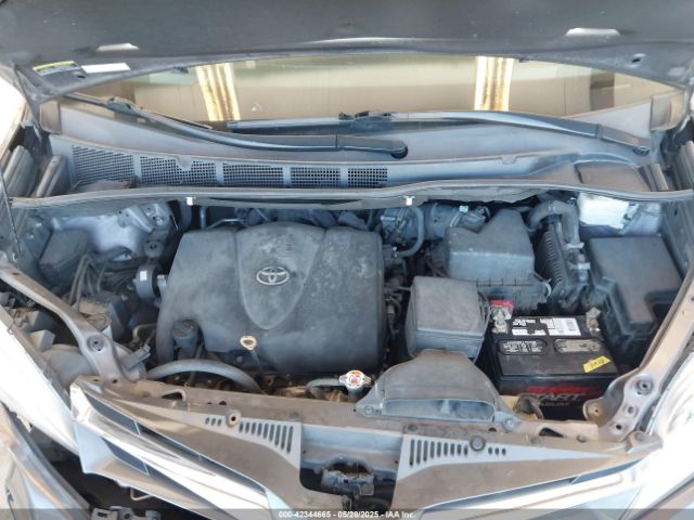 5TDDZ3DC0KS223202 Toyota Sienna Xle Premium 7 Passenger