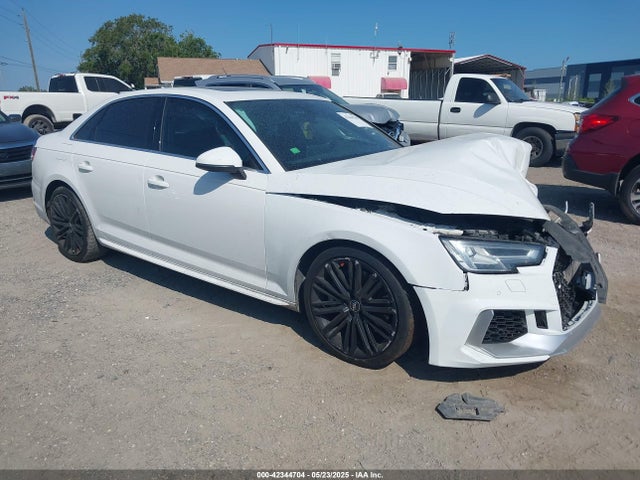 2017 AUDI A4 WAUFNAF48HN021749 Photo 0