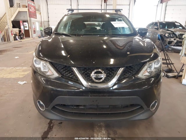 JN1BJ1CR1HW101582 Nissan 2017