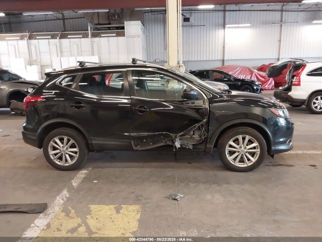 JN1BJ1CR1HW101582 Nissan 2017