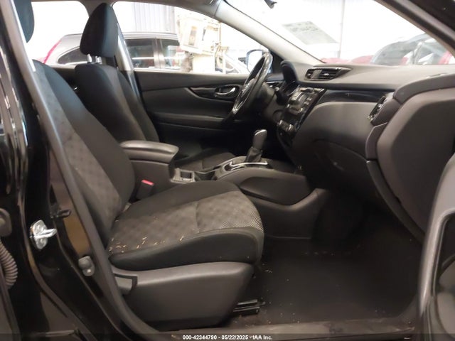 JN1BJ1CR1HW101582 Nissan 2017