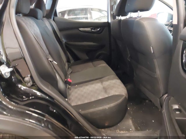 JN1BJ1CR1HW101582 Nissan 2017
