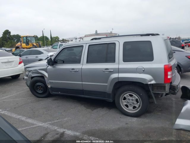 1C4NJRBBXGD691935 Jeep 2016