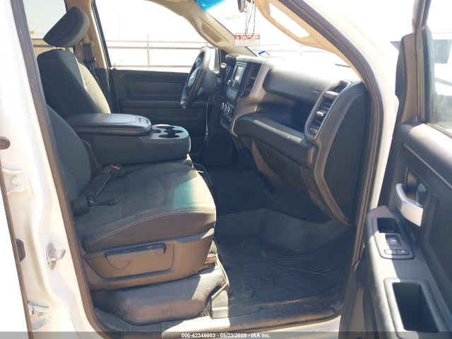 3C6UR5CL6KG621369 RAM 2500 Tradesman  4x4 6'4 Box