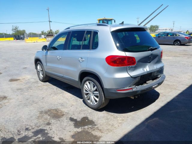 2016 VOLKSWAGEN TIGUAN WVGAV7AXXGW537679 Photo 2