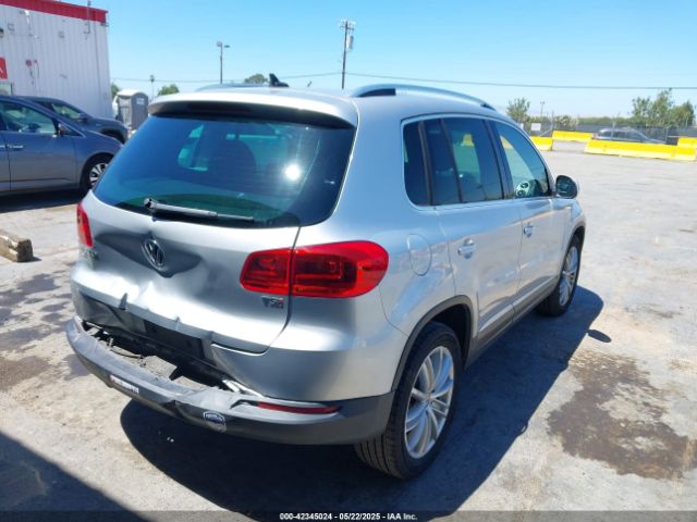 2016 VOLKSWAGEN TIGUAN WVGAV7AXXGW537679 Photo 3