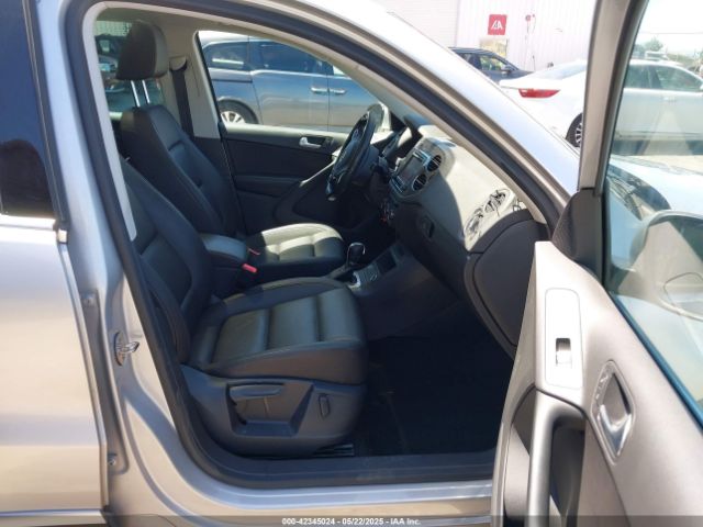 2016 VOLKSWAGEN TIGUAN WVGAV7AXXGW537679 Photo 4