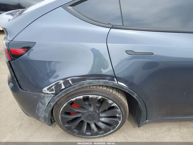 7SAYGDEFXPF585588 Tesla 2023