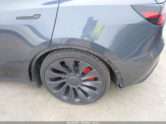 7SAYGDEFXPF585588 Tesla 2023
