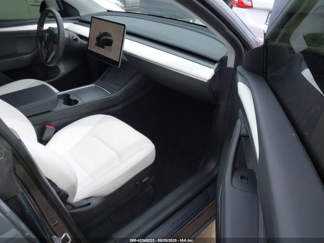 7SAYGDEFXPF585588 Tesla 2023