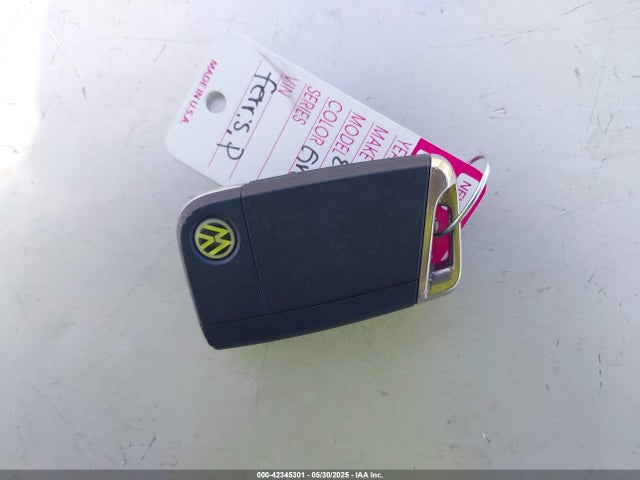 WVWKR7AU2HW953617 Volkswagen 2017