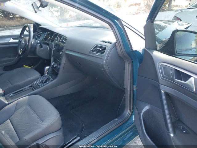 WVWKR7AU2HW953617 Volkswagen 2017