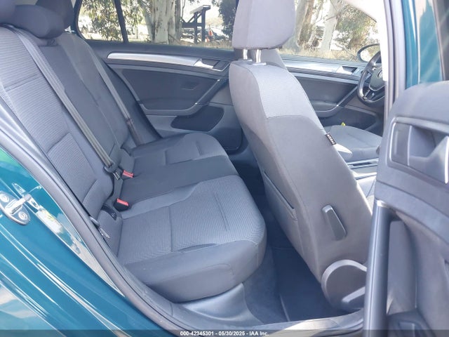 WVWKR7AU2HW953617 Volkswagen 2017