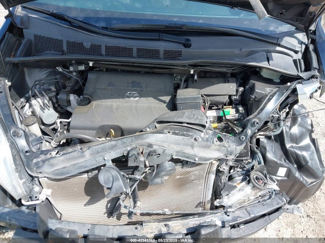 5TDYK3DC9GS741435 Toyota Sienna Xle 8 Passenger