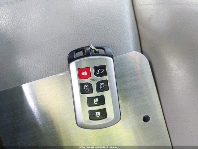 5TDYK3DC9GS741435 Toyota Sienna Xle 8 Passenger