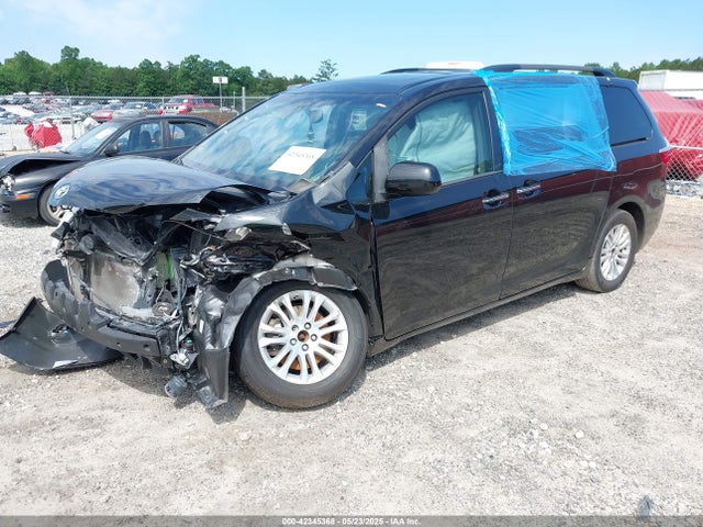 5TDYK3DC9GS741435 Toyota Sienna Xle 8 Passenger