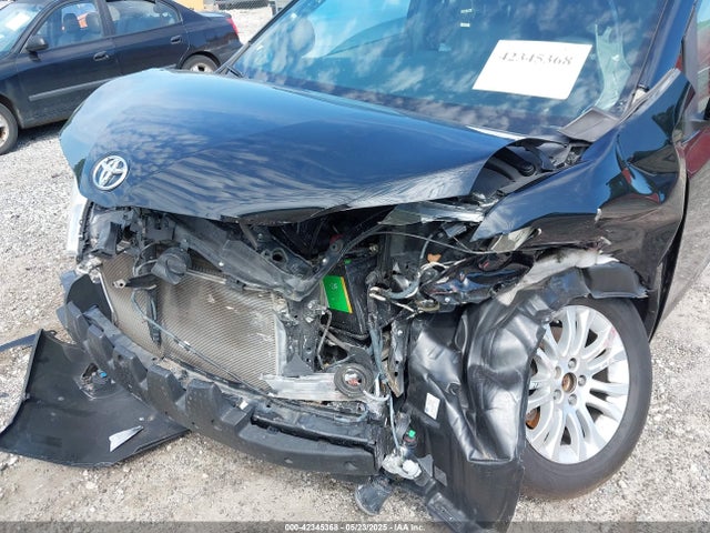 5TDYK3DC9GS741435 Toyota Sienna Xle 8 Passenger