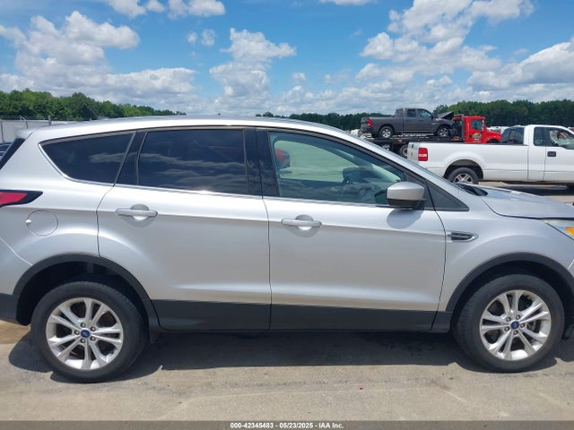 1FMCU9G92HUC22002 Ford ESCAPE SE