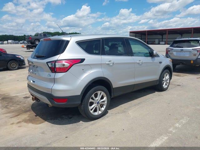 1FMCU9G92HUC22002 Ford ESCAPE SE