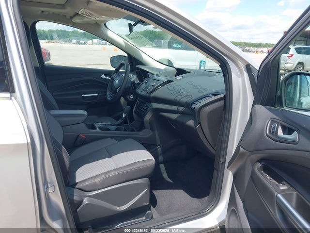 1FMCU9G92HUC22002 Ford ESCAPE SE
