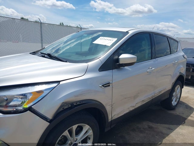 1FMCU9G92HUC22002 Ford ESCAPE SE