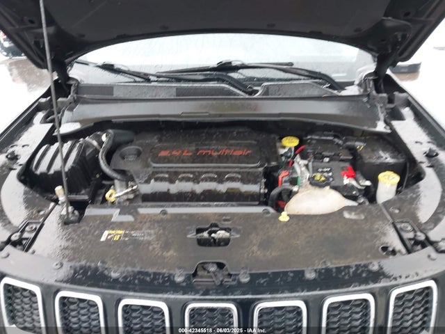 3C4NJDCBXJT180275 Jeep Compass
